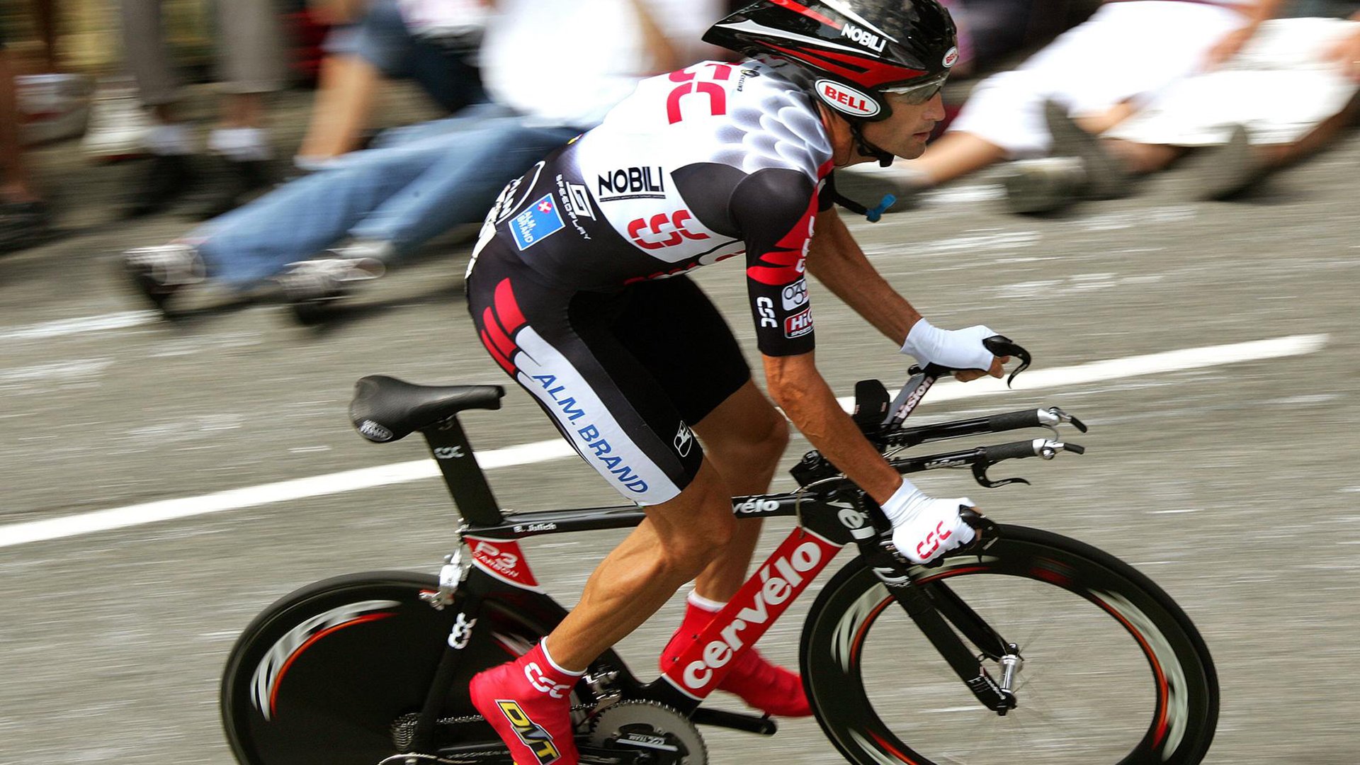 戈麦斯关键进球定乾坤，厄瓜多尔硬仗取胜马赛